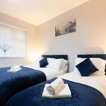 Spacious 4bedroom In Sleeps 10 * Leeds (West Yorkshire)