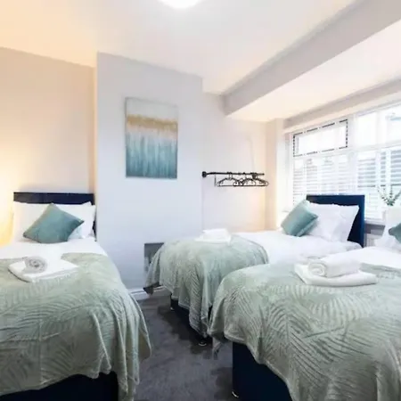 Holiday home Spacious 4bedroom In Sleeps 10 *