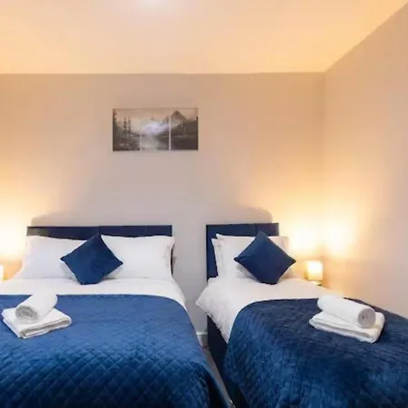 Holiday home Spacious 4bedroom In Sleeps 10 *