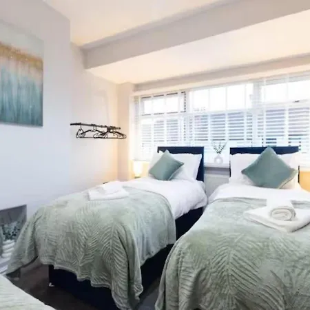 Spacious 4bedroom In Sleeps 10 Leeds (West Yorkshire)