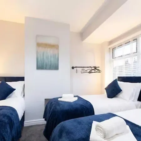 Holiday home Spacious 4bedroom In Sleeps 10